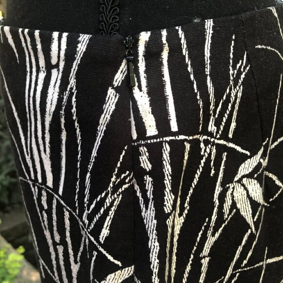 Talbots Bamboo Print Black and White Pencil Skirt Size 4P - Picture 5 of 5